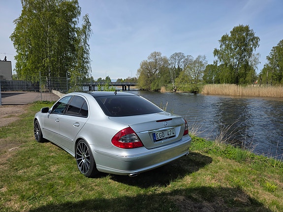 Mercedes-Benz E320 3 of 16