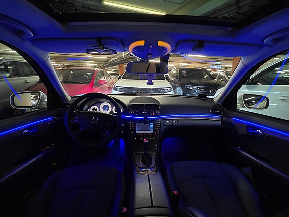 Mercedes-Benz E320 13 of 16