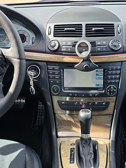 Mercedes-Benz E320 10 of 16