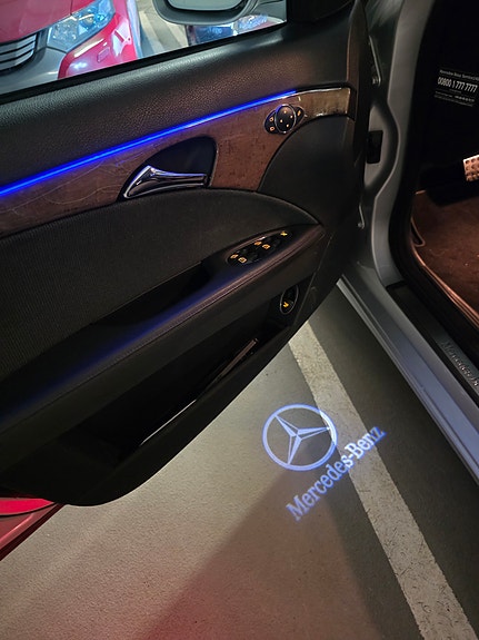 Mercedes-Benz E320 12 of 16