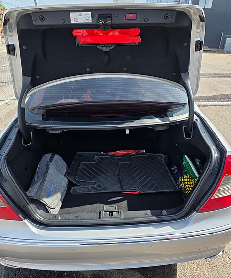 Mercedes-Benz E320 15 of 16