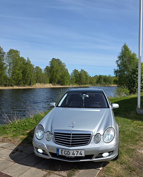 Mercedes-Benz E320 6 of 16