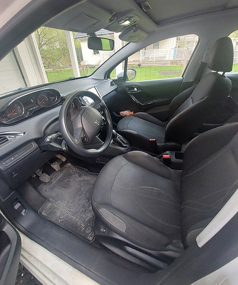 Peugeot 208 4 of 5