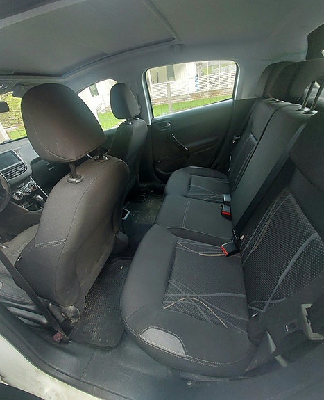 Peugeot 208 5 of 5