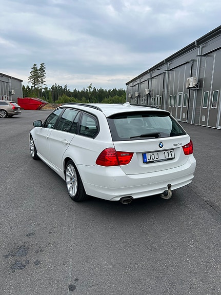 BMW 320d 2 of 9