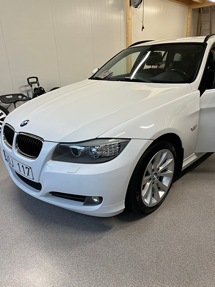 BMW 320d 3 of 9