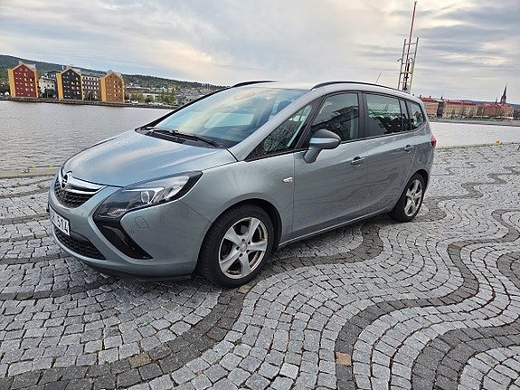 Opel Zafira Tourer 2 of 5