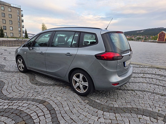 Opel Zafira Tourer 4 of 5