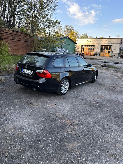 BMW 335i 4 of 6