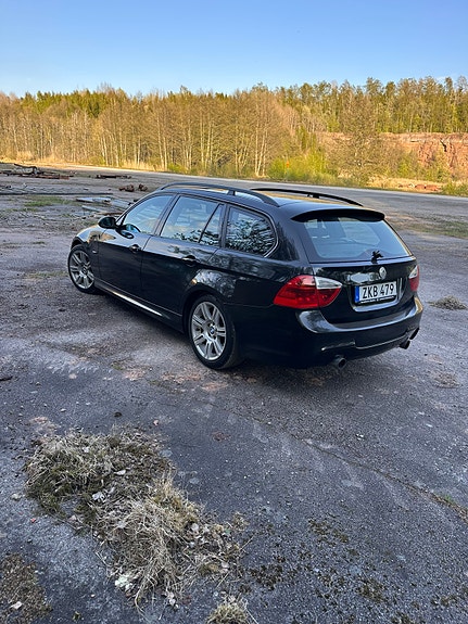 BMW 335i 3 of 6