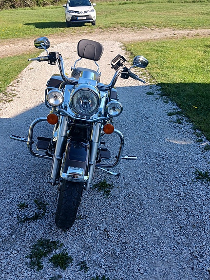 Harley-Davidson Road King 110th Anniversary 2 of 10