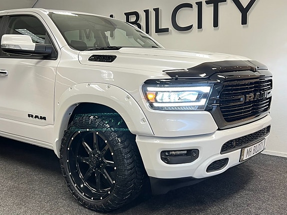 Dodge RAM 1500 2 of 5