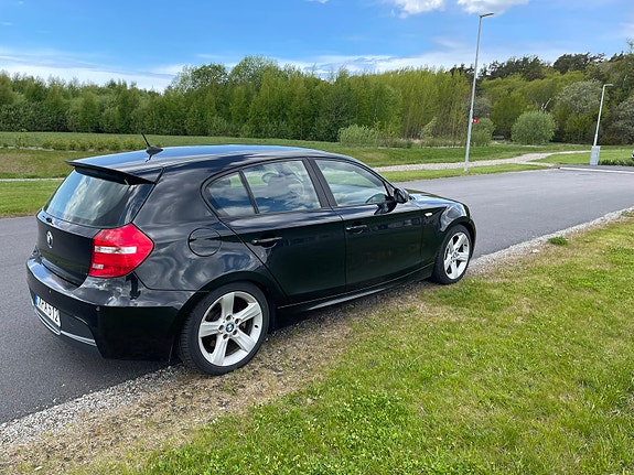 BMW 130i 3 of 5