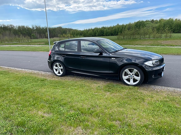 BMW 130i 4 of 5