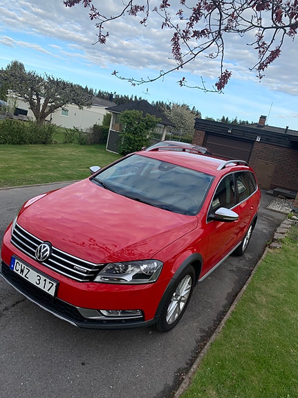 Volkswagen Passat Alltrack 2 of 5