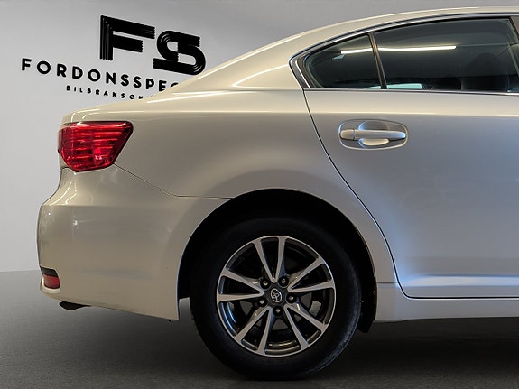 Toyota Avensis 28 of 30