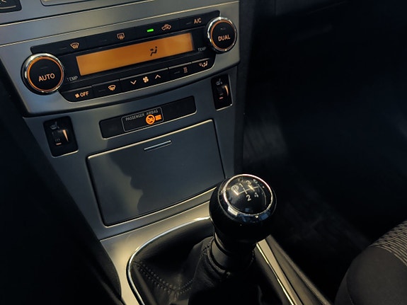 Toyota Avensis 25 of 30