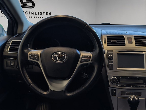 Toyota Avensis 18 of 30