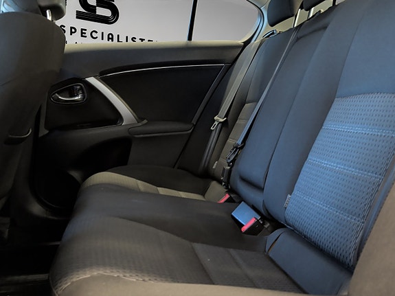 Toyota Avensis 13 of 30
