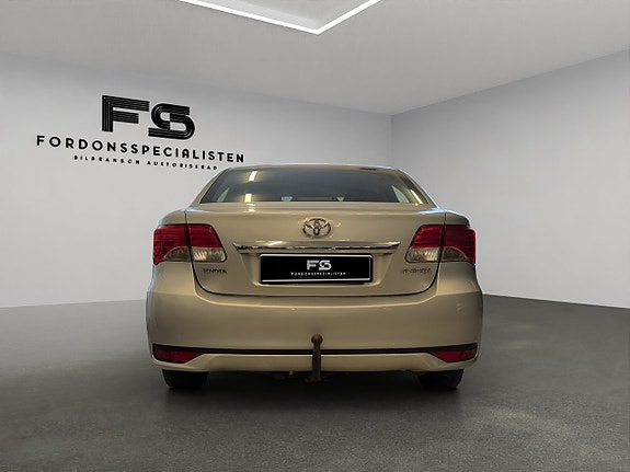 Toyota Avensis 4 of 5