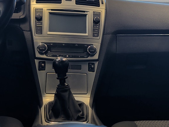 Toyota Avensis 21 of 30