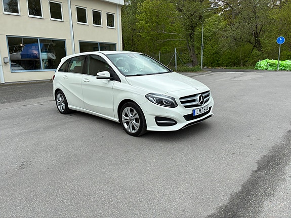 Mercedes-Benz B180 d 2 of 5