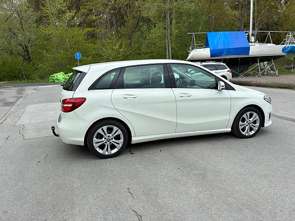 Mercedes-Benz B180 d 5 of 5