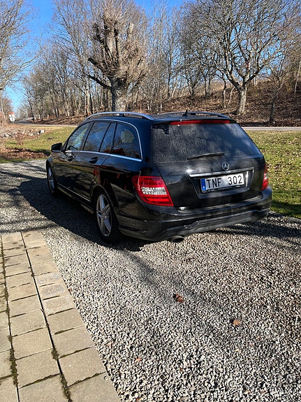 Mercedes-Benz C180 3 of 4