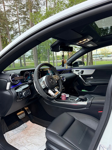 Mercedes-Benz CLA45 4 of 5