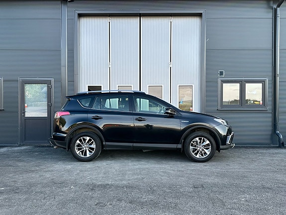 Toyota RAV4 3 of 5