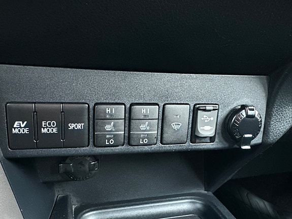 Toyota RAV4 9 of 11
