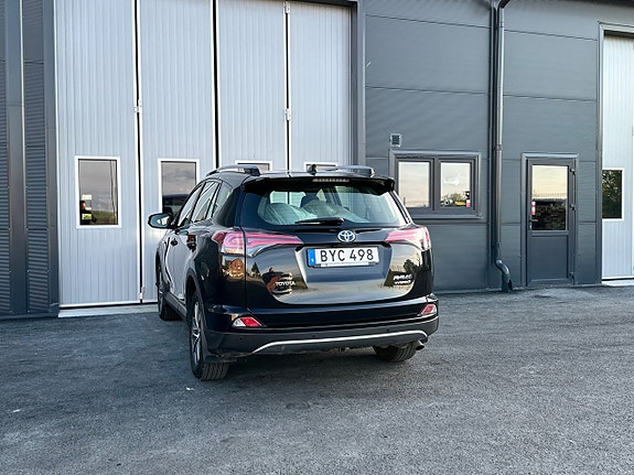 Toyota RAV4 6 of 11