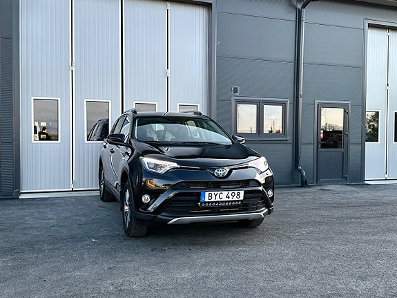 Toyota RAV4 2 of 5