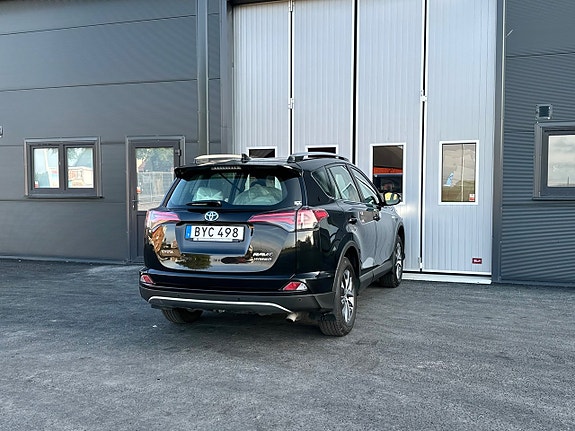 Toyota RAV4 5 of 5