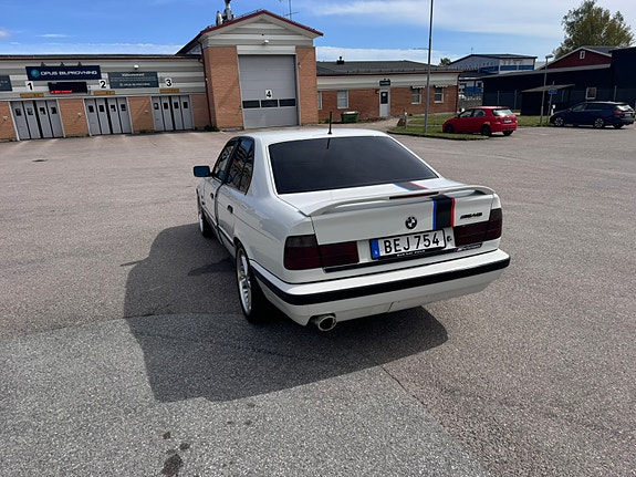 BMW 540i 3 of 5