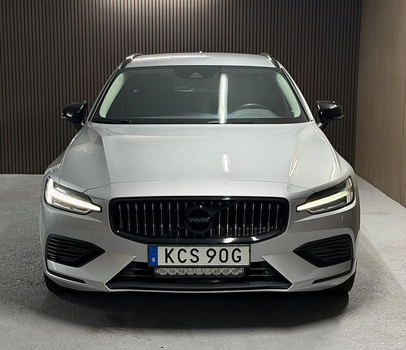 Volvo V60 2 of 5