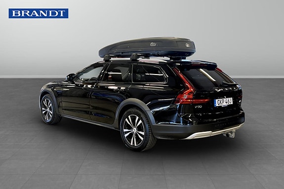 Volvo V90 Cross Country 2 of 5