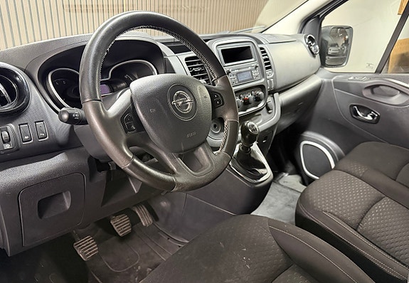Opel Vivaro 10 of 13