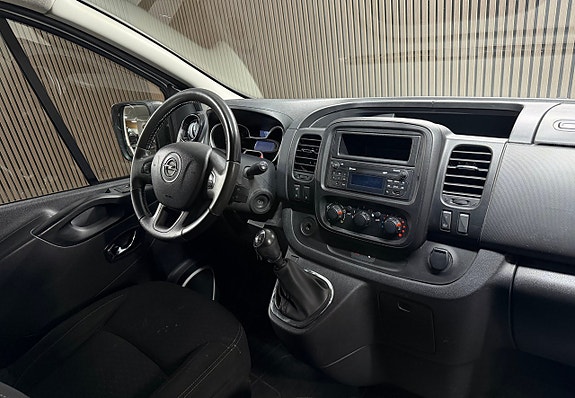 Opel Vivaro 11 of 13