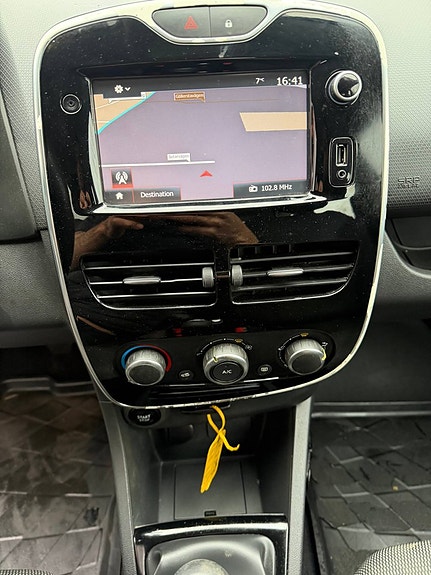 Renault Clio 13 of 14