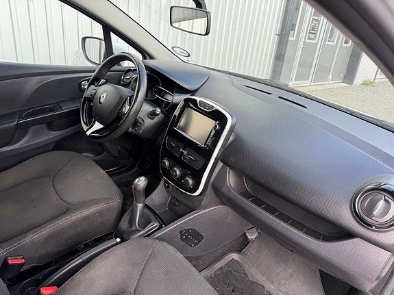 Renault Clio 11 of 14