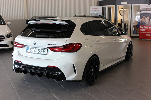 BMW M135i 3 of 5