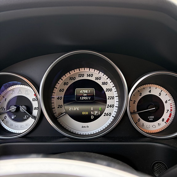 Mercedes-Benz E250 4 of 5