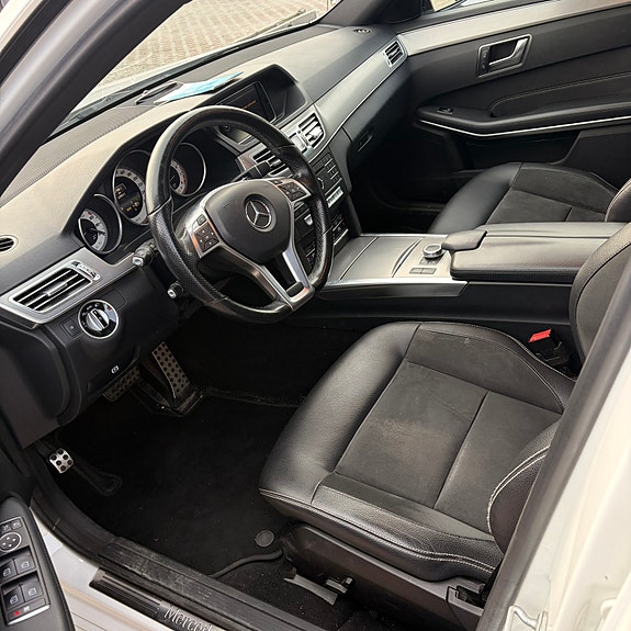 Mercedes-Benz E250 3 of 5