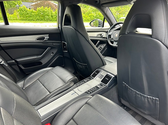 Porsche Panamera Turbo 12 of 19