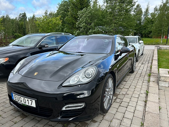 Porsche Panamera Turbo 3 of 5