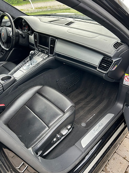 Porsche Panamera Turbo 7 of 19