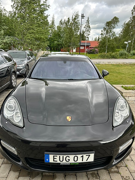 Porsche Panamera Turbo 2 of 5