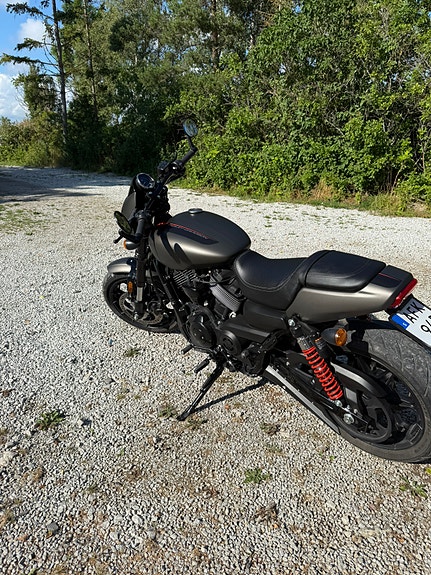 Harley-Davidson STREET ROD 3 of 4