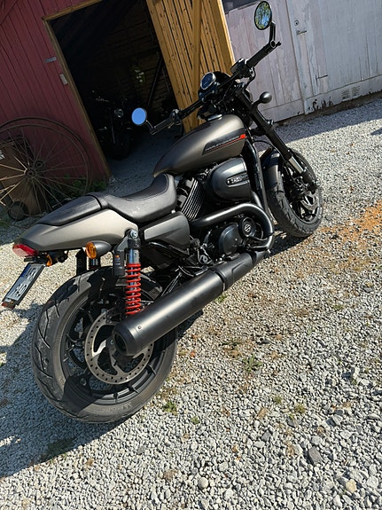 Harley-Davidson STREET ROD 2 of 4
